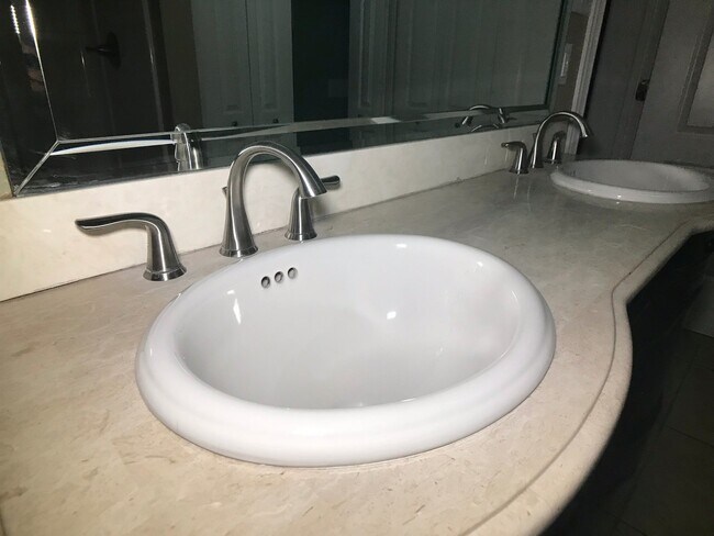 Building Photo - 3Bed/2Bath In Cimarron now Available!