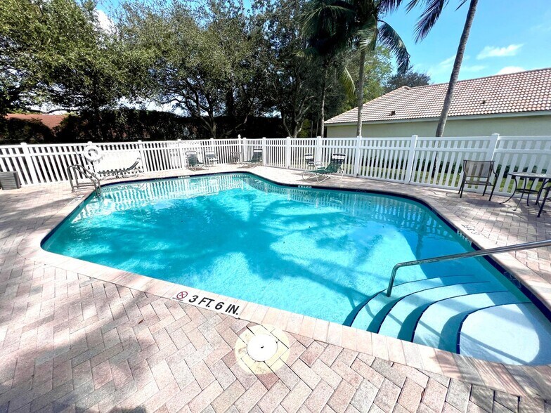 Building Photo - 9942 Boynton Gardens Way