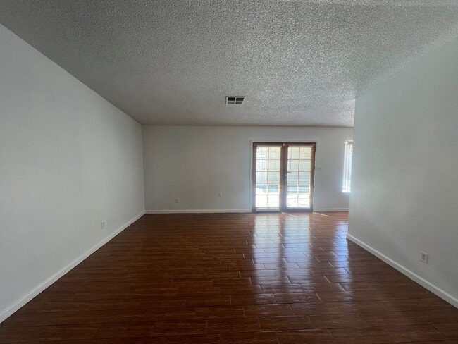 Building Photo - SOUTHWEST BAKERSFIELD