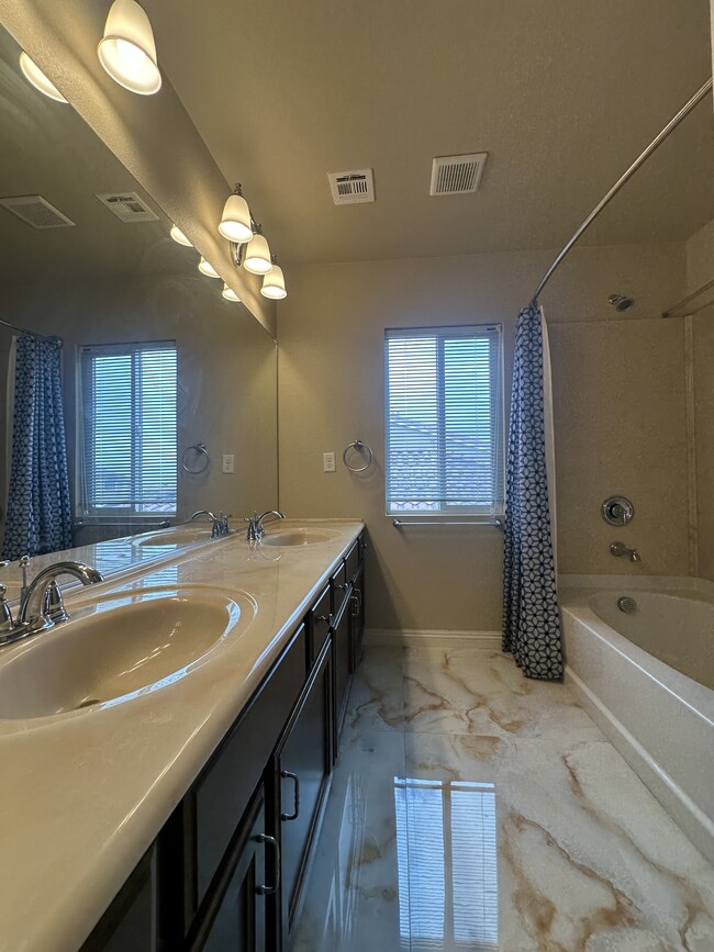 Building Photo - 8125 Crimson Creek Ct