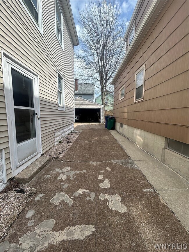 Building Photo - 41 Page St