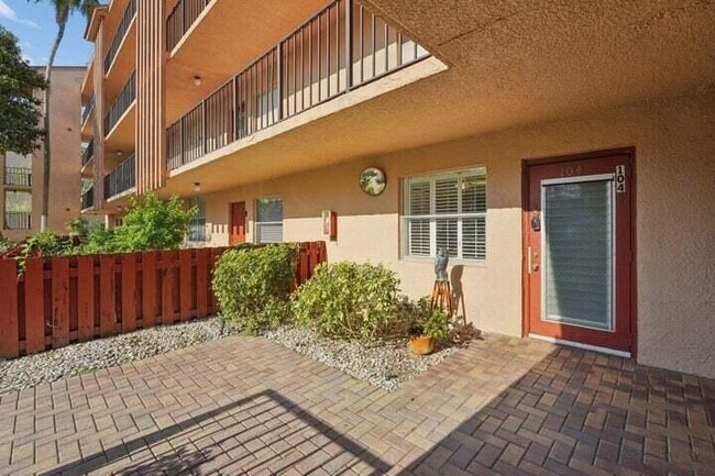 Building Photo - 370 NW 76th Ave