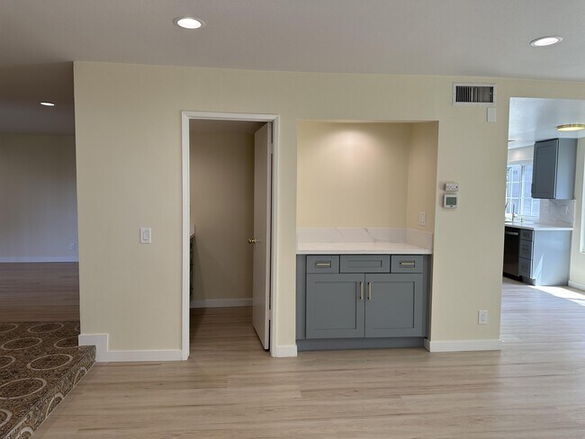 Building Photo - 306 Dolores Cir