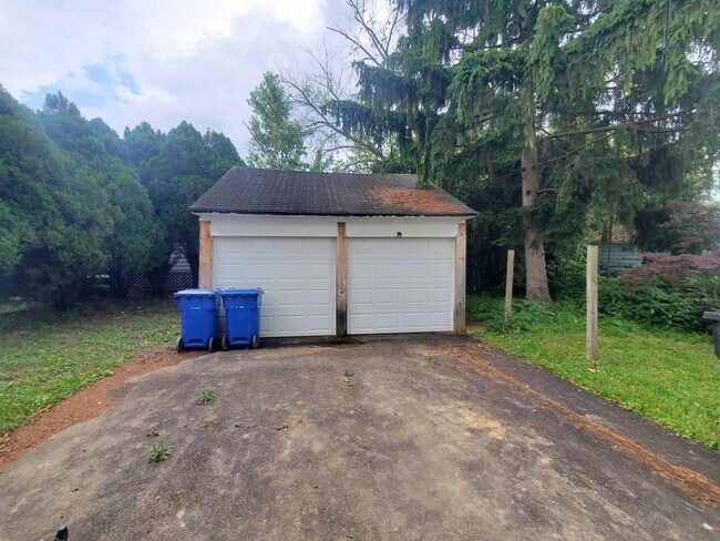 Building Photo - 13407 Puritas Ave