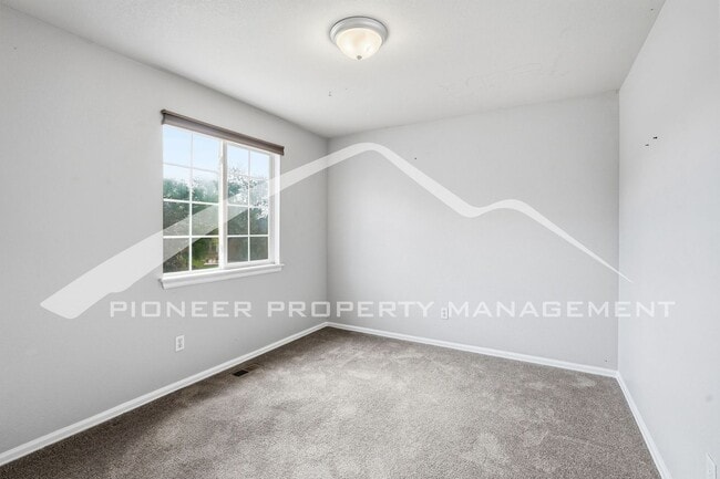 Building Photo - Spacious Home with Central AC and Fenced Yard