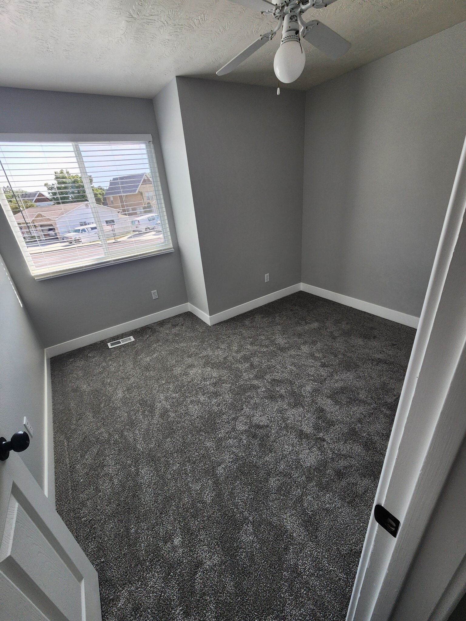 Building Photo - 976 N 40 W