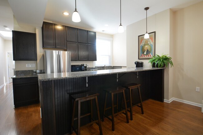 Building Photo - 118 3rd St SE