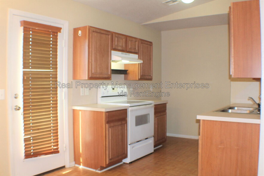 Building Photo - 5520 Del Creek Rd