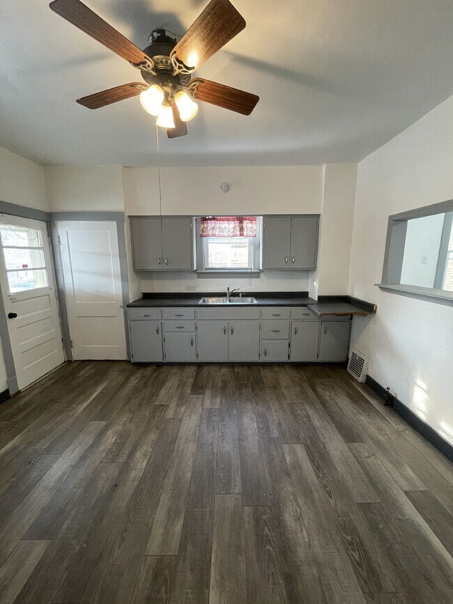 Building Photo - 618 Penn Ave