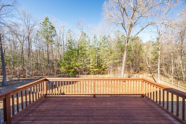 Building Photo - Bright and Spacious 3 Bedroom Home in Chesterfield ***Available Early March***