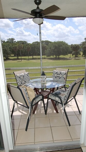 Building Photo - 575 Oaks Ln