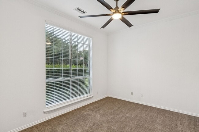 Building Photo - 7204 Pebble Hill Dr