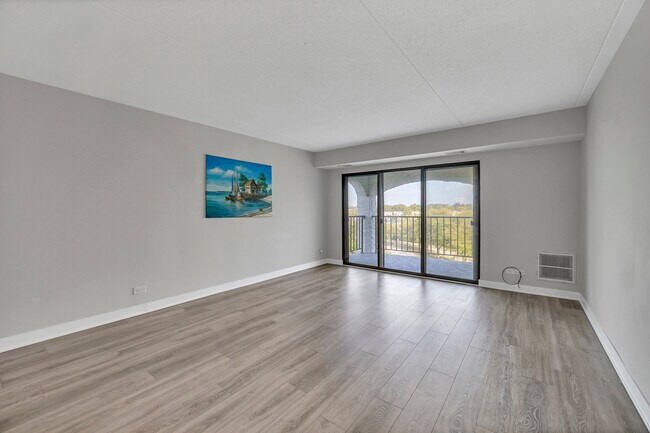 Building Photo - 350 Plum Creek Dr