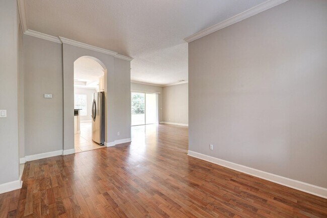 Building Photo - 833 SW Vineland Ct