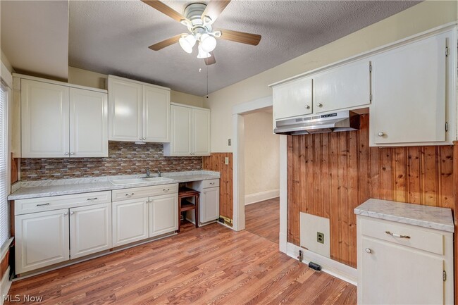 Building Photo - 37948 Barnes Ct