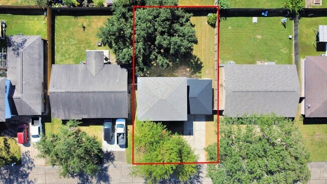 Building Photo - 9912 Cardinal St