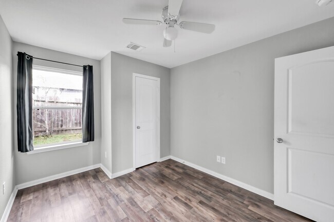 Building Photo - 16618 E Hammon
