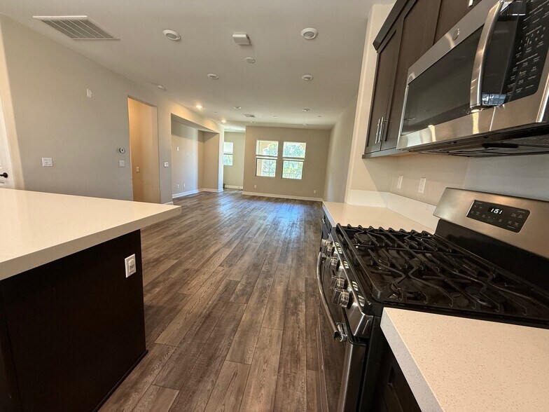 Building Photo - 1572 Fortaleza Way #18