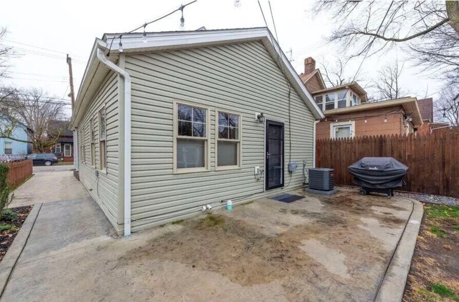 Building Photo - 4424 Bridge Ave