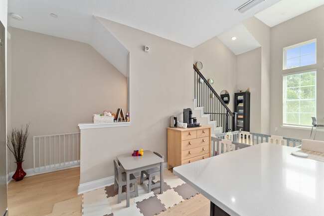 Building Photo - 115 E Concord St