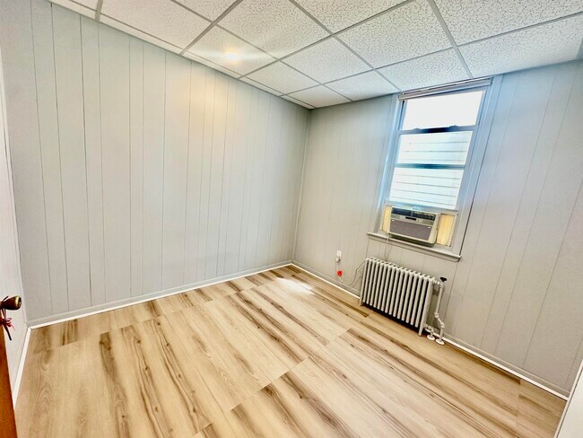 Building Photo - 595 67th St