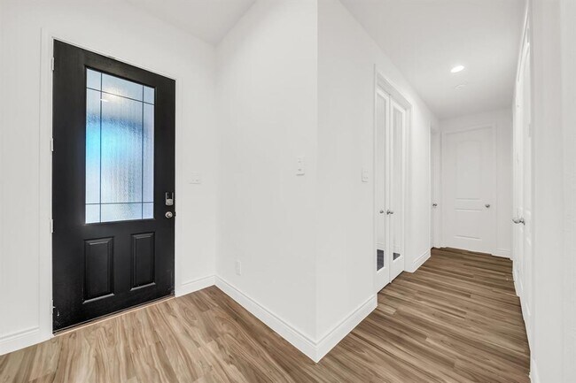 Building Photo - 20170 Clear Rdg Ln