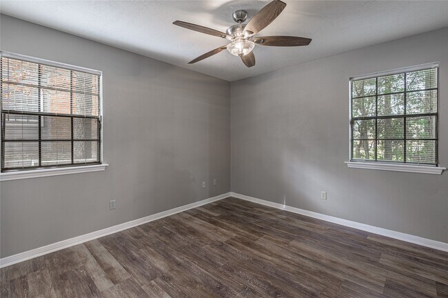 Building Photo - 2402 Sycamore Ave