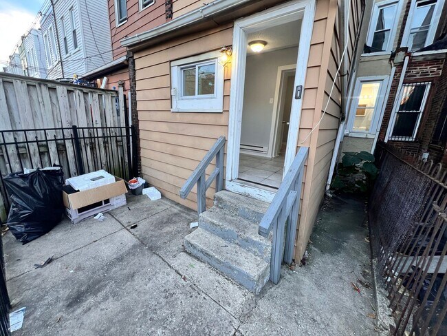 Building Photo - Updated 3 Bedroom 1.5 Bath Townhome w/ Paved Yard + Washer & Dryer