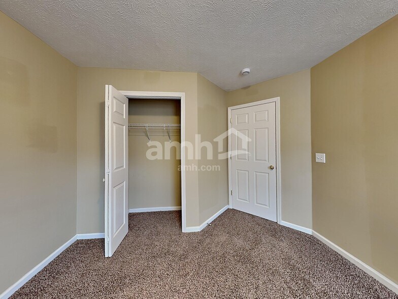 Building Photo - 661 Sugar Mill Dr