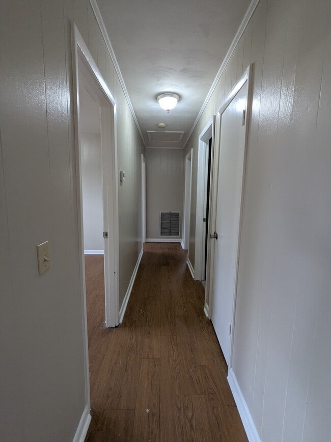 Building Photo - 904 Adams St