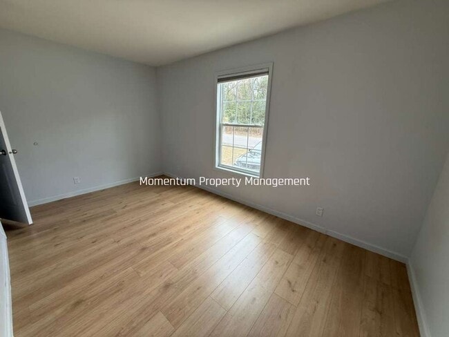 Building Photo - Beautiful & Modern 3/2 Ready Now !