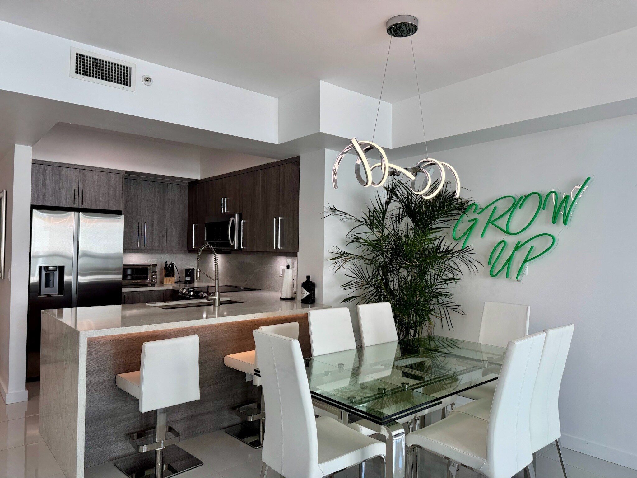 Building Photo - 111 SE 8th Ave