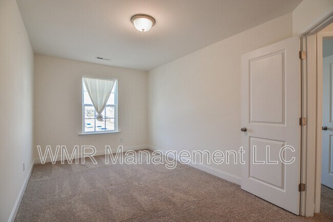 Building Photo - 145 Noble Deer Way