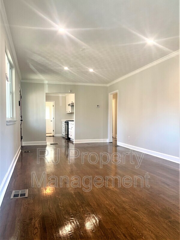 Building Photo - 3810 Montclair Dr