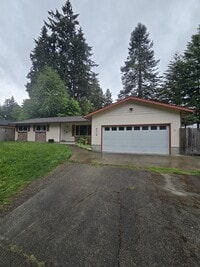 Building Photo - 3629 Surrey Dr NE