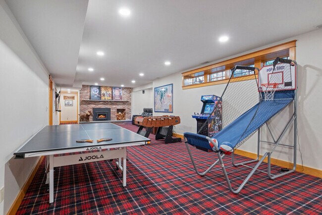 Building Photo - 20 Yellow Birch Cir