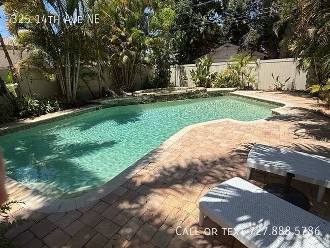 Building Photo - 325 14th Ave NE