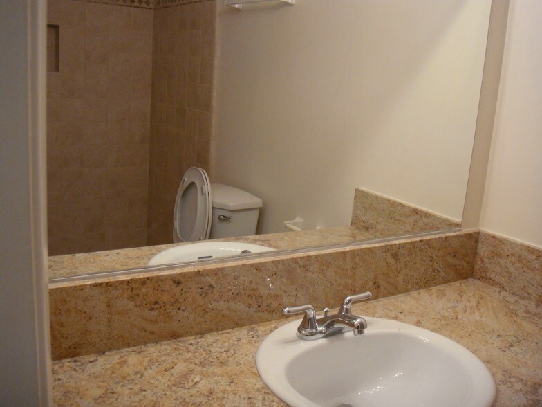 Building Photo - 1014 14th St