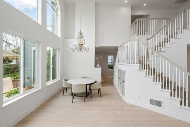 Building Photo - 142 Monaco Dr