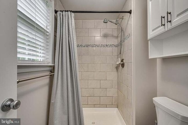 Building Photo - 3757 Hunting Creek Rd