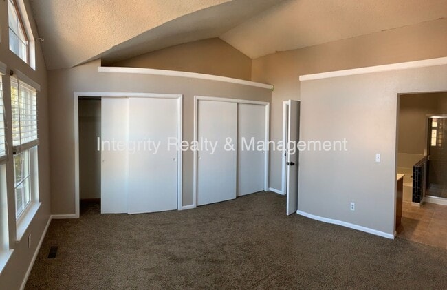 Building Photo - 5605 E Prescott Ave