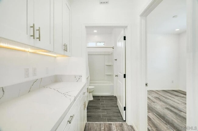 Building Photo - 2077 Grove Ave