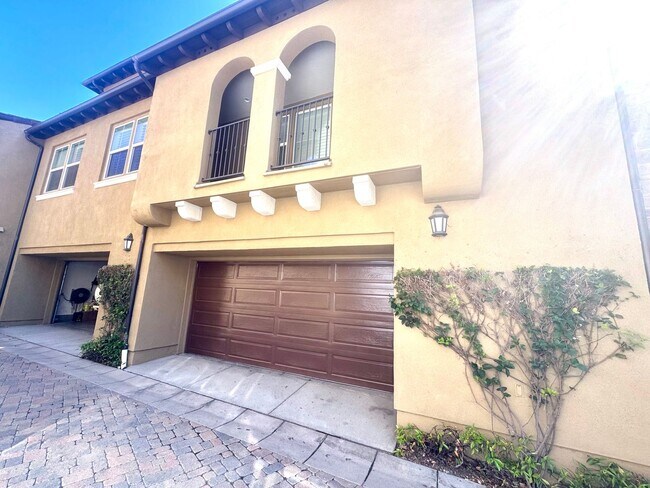 Building Photo - 2 bedroom, plus loft Townhouse in Turtle R...
