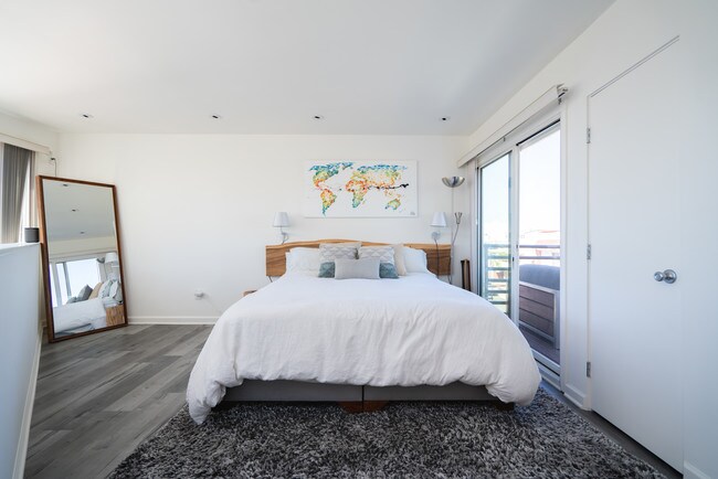 Building Photo - 6672 Vista Del Mar