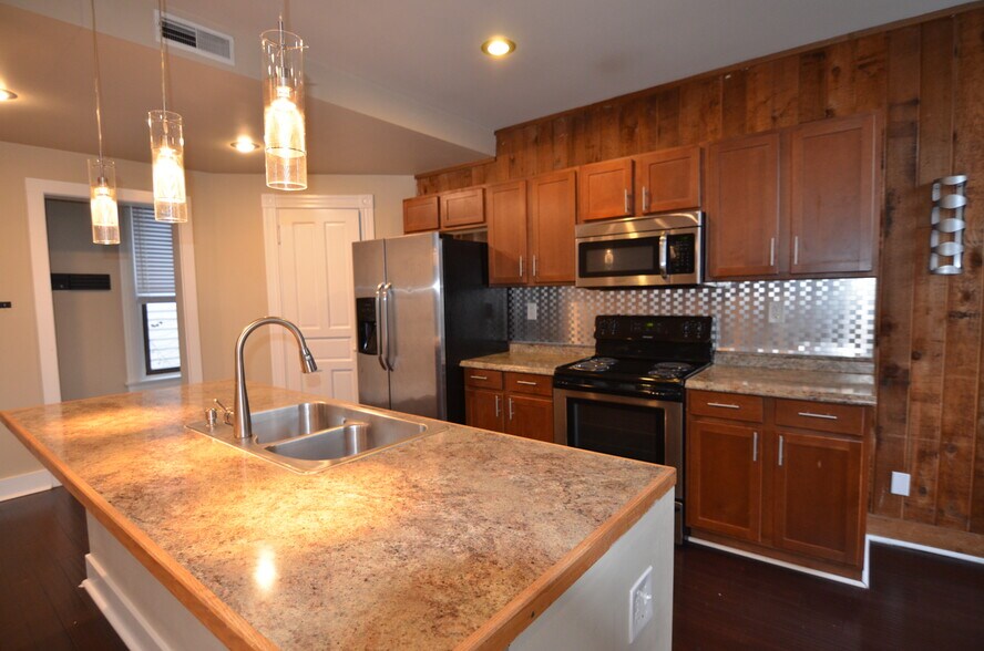 Building Photo - 2352 Kemper Ln