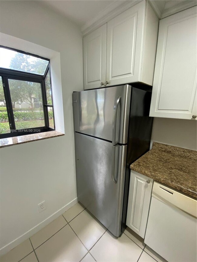 Building Photo - 514 Gardens Dr