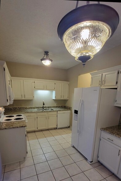 Building Photo - 2158 Kenyon St. N.E.