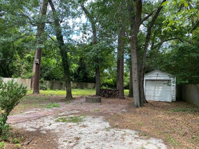 Building Photo - Forest Acres