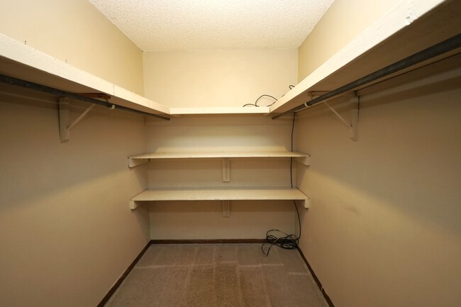 Building Photo - 1307 Baytree Dr