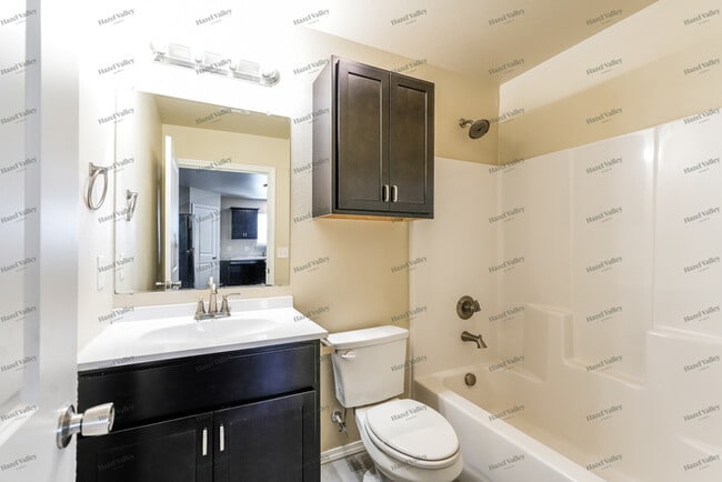 Building Photo - 513 E 48th Pl N